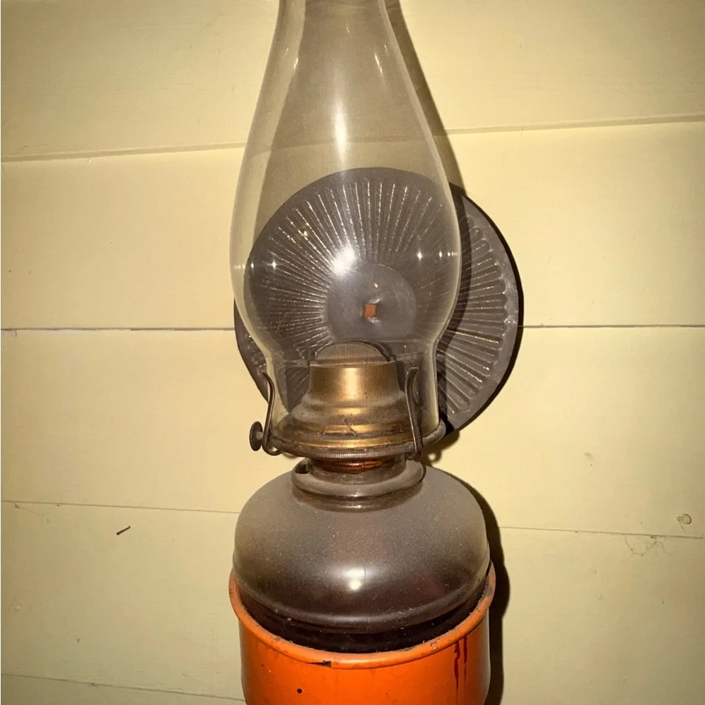 Antique Wall Bracket Oil Lamp w/ Tin Reflector & Clear Glass Chimney
